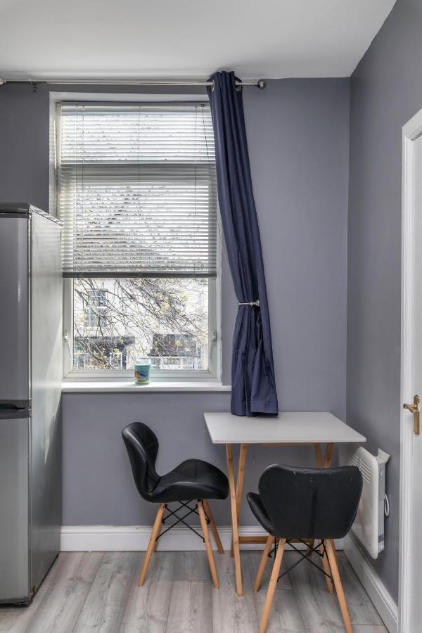 Stockton Town Centre Studio Apartments Free Parking And Wi-Fi Luaran gambar