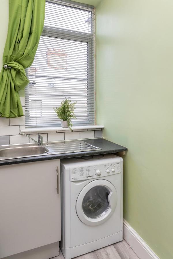 Stockton Town Centre Studio Apartments Free Parking And Wi-Fi Luaran gambar
