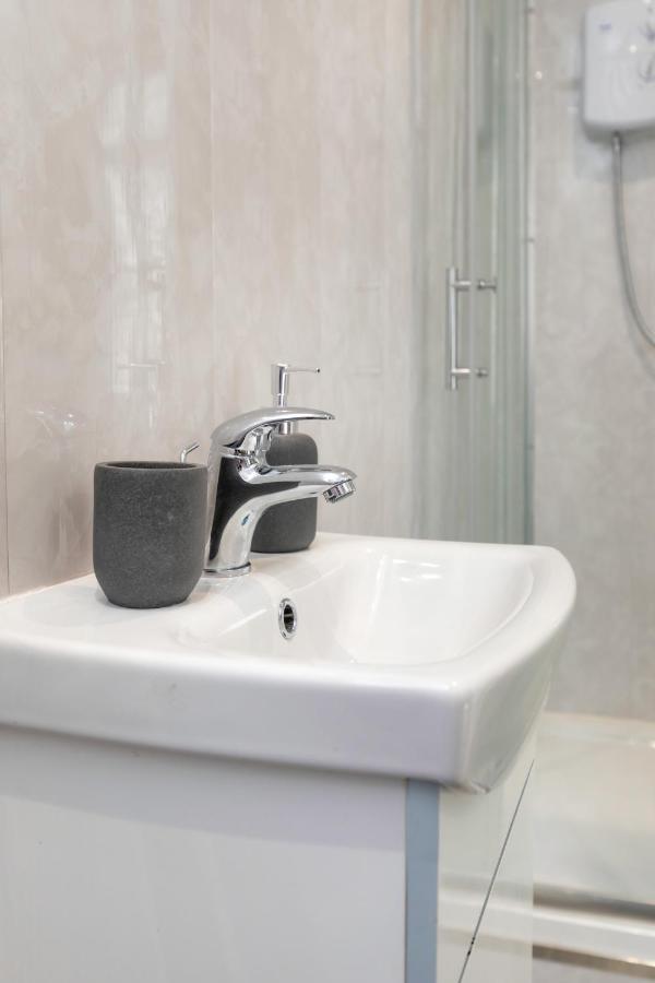 Stockton Town Centre Studio Apartments Free Parking And Wi-Fi Luaran gambar