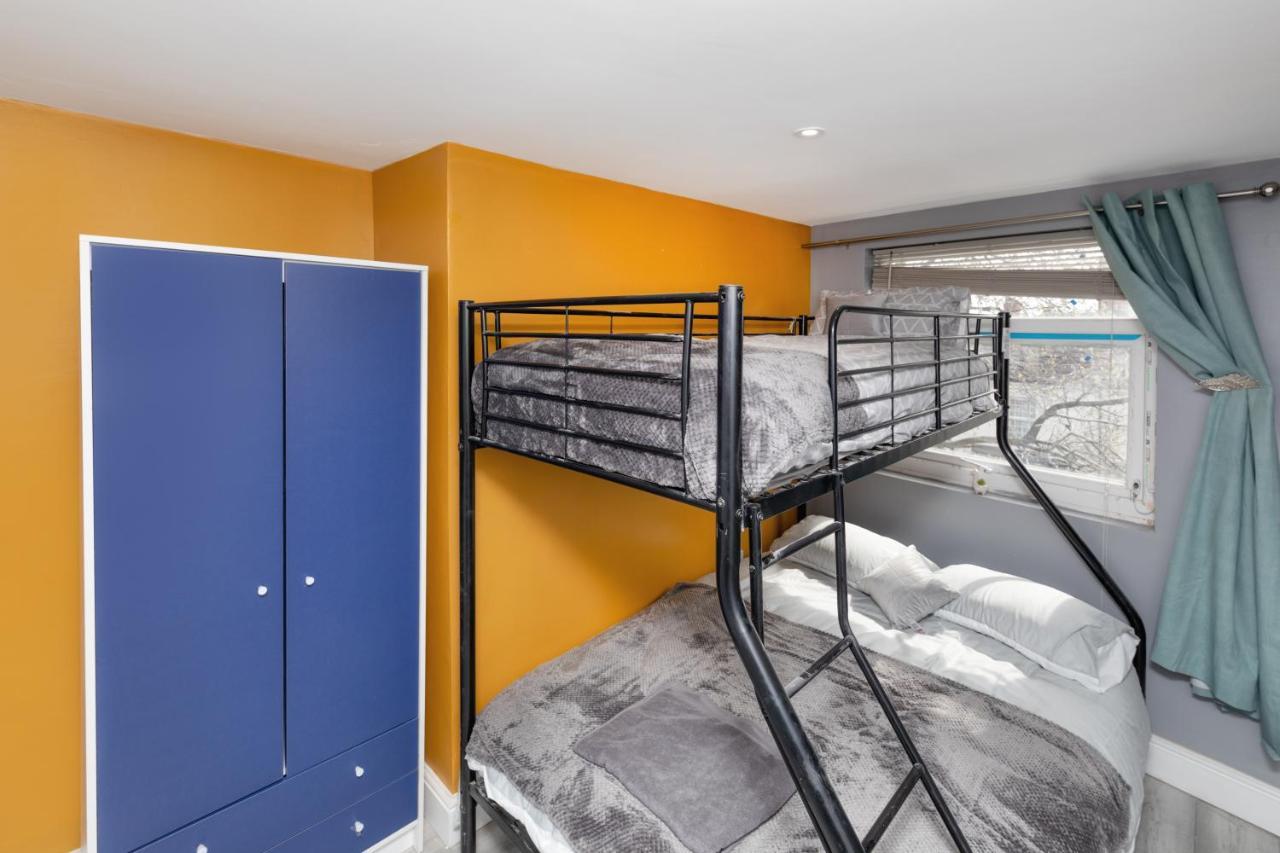 Stockton Town Centre Studio Apartments Free Parking And Wi-Fi Luaran gambar